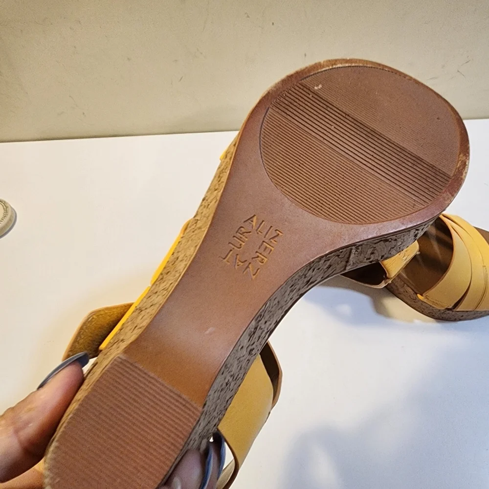 NATURALIZER Cynthia Leather Yellow Strappy Wedge Kork Sandals 8.5M